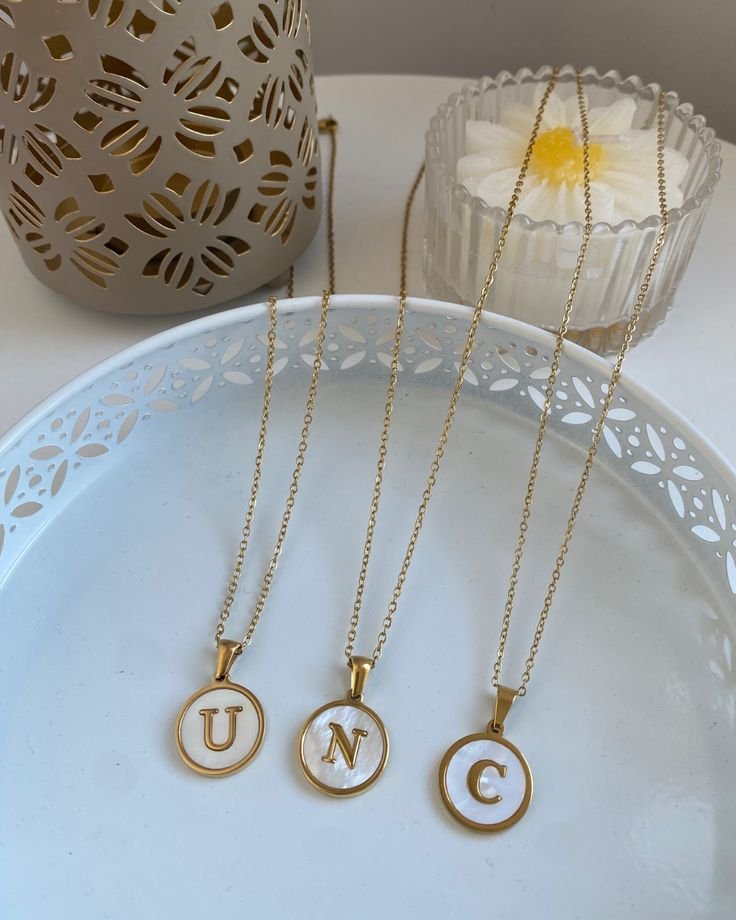 COLGANTE INICIAL CONCHA ACERO - 60 CM initial pendant - Image 2